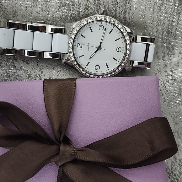 Women's Watch - Picture 6 of 7